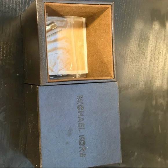 Gold Michael Kors watch - Picture 7 of 11